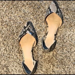 Old Navy pointed-toed snakeskin flats